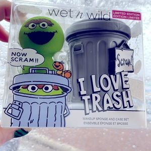 Wet n Wild Sesame Street Oscar the Grouch Makeup Sponge Set